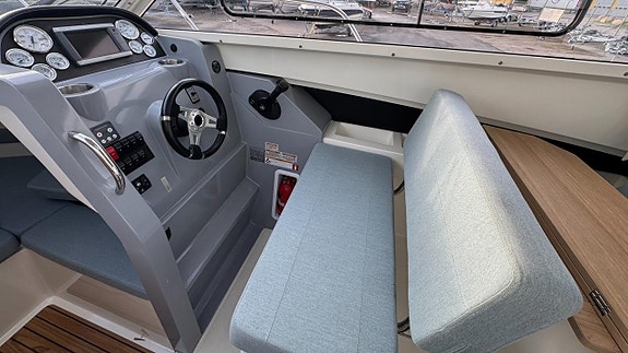 Quicksilver 705 Activ Mercruiser 4,3 MPI - 205 Gångtimmar 9 of 16