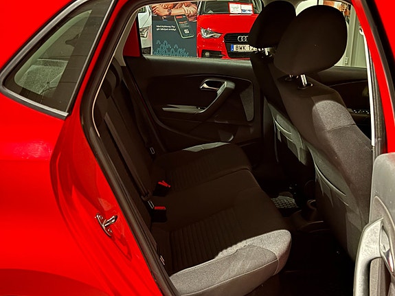 Volkswagen Polo 12 of 16