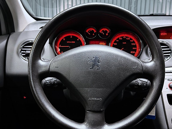 Peugeot 308 17 of 23