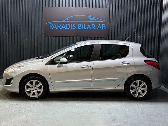 Peugeot 308 2 of 5