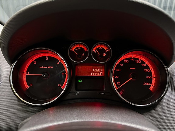 Peugeot 308 18 of 23