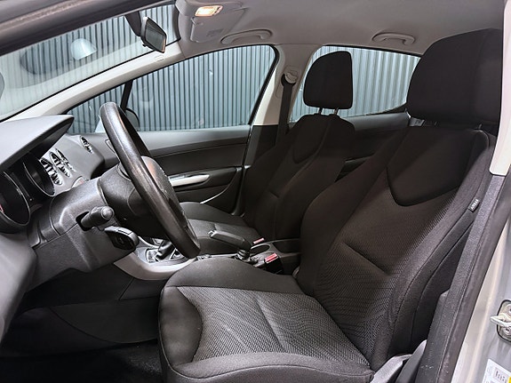 Peugeot 308 11 of 23
