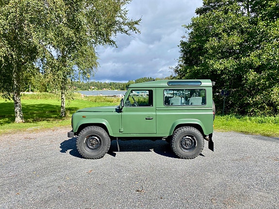 Land Rover Defender 90