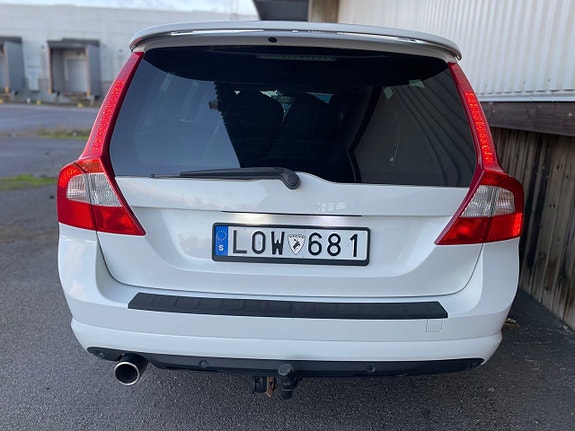 Volvo V70 3 of 5
