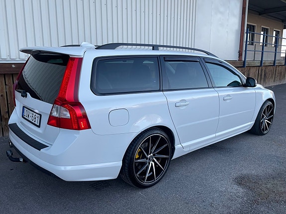 Volvo V70 4 of 5