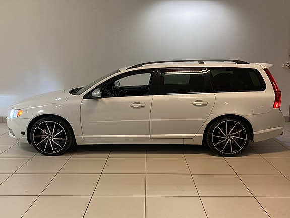 Volvo V70 2 of 5