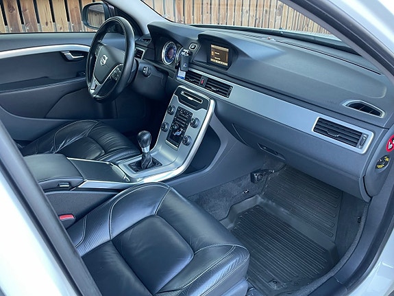 Volvo V70 15 of 19