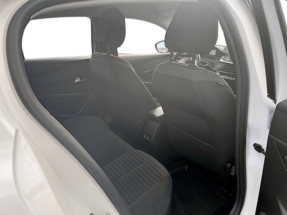 Peugeot e-208 12 of 15