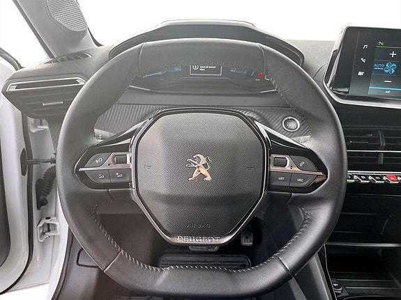Peugeot e-208 7 of 15