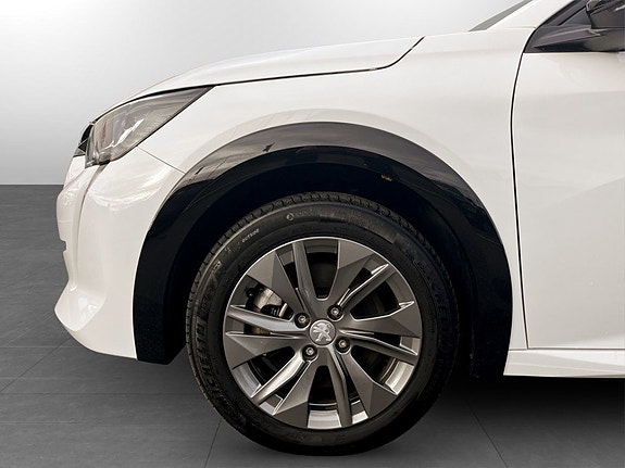 Peugeot e-208 14 of 15
