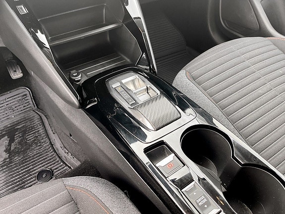Peugeot e-208 10 of 15