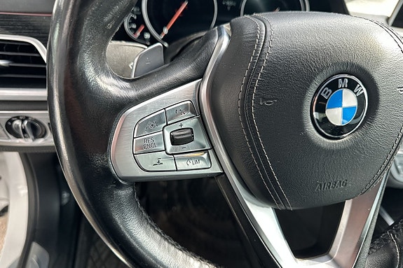 BMW 750d 14 of 30