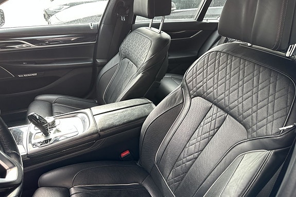 BMW 750d 9 of 30