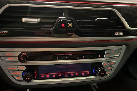 BMW 750d 18 of 24