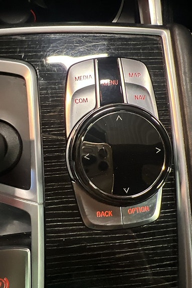 BMW 750d 23 of 24