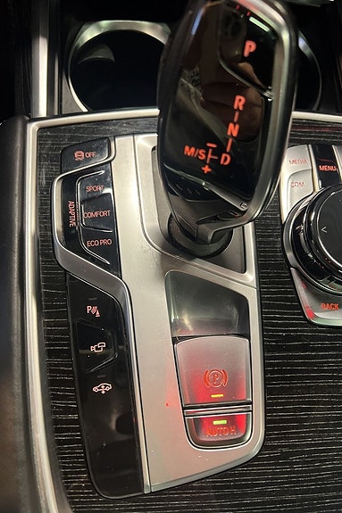 BMW 750d 21 of 24