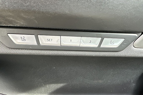 BMW 750d 11 of 30