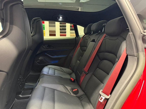 Porsche Taycan GTS 13 of 23