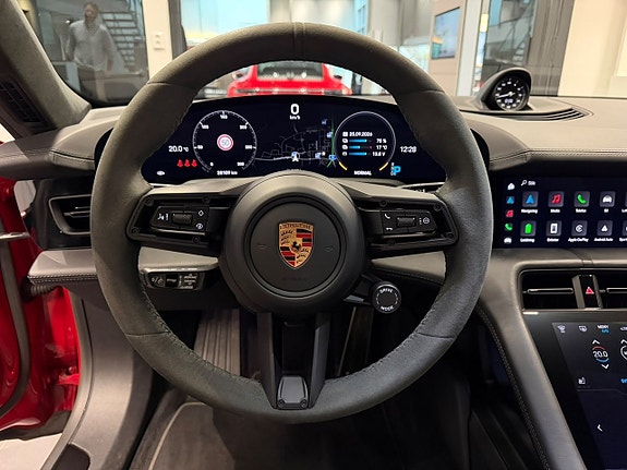 Porsche Taycan GTS 12 of 23
