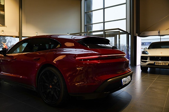 Porsche Taycan GTS 5 of 5