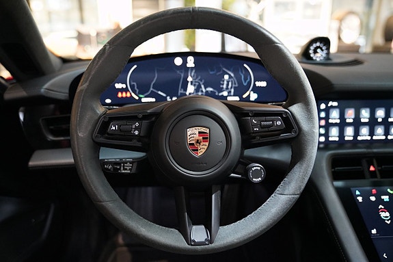 Porsche Taycan GTS 16 of 25