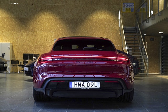 Porsche Taycan GTS 4 of 5