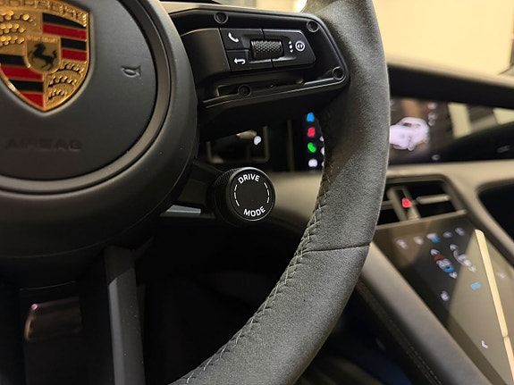 Porsche Taycan GTS 11 of 23