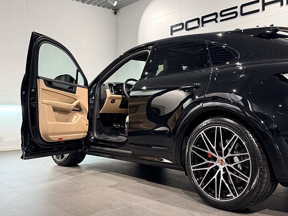 Porsche Cayenne 9 of 19