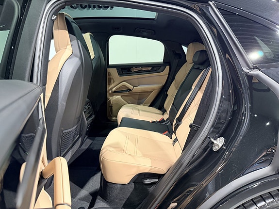 Porsche Cayenne 17 of 19
