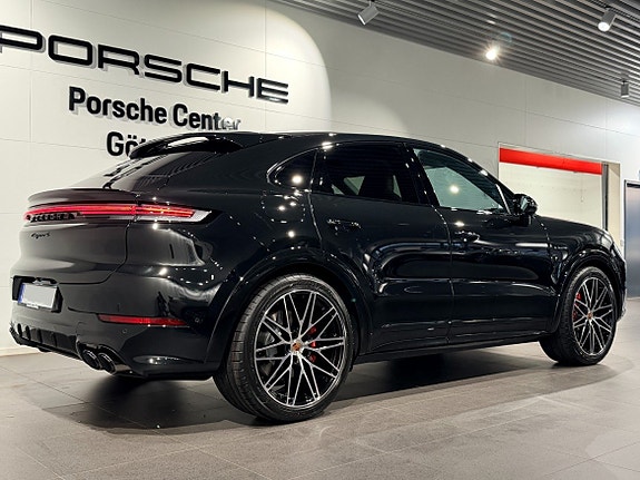 Porsche Cayenne 4 of 5