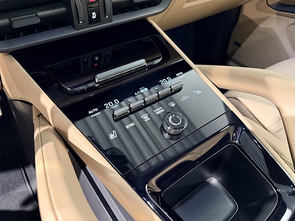 Porsche Cayenne 15 of 19