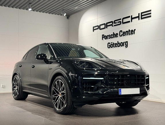 Porsche Cayenne 2 of 5