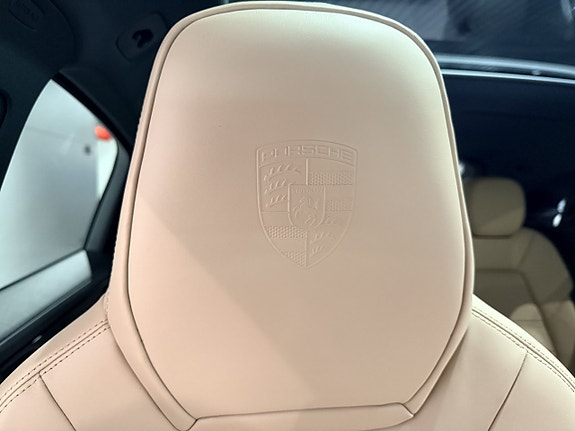 Porsche Cayenne 19 of 19