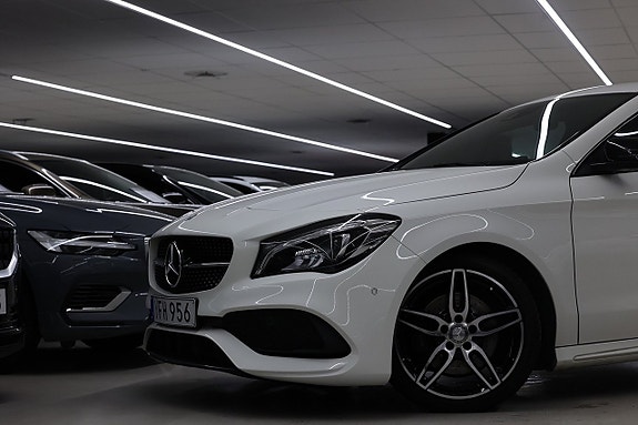 Mercedes-Benz CLA250 4 of 5