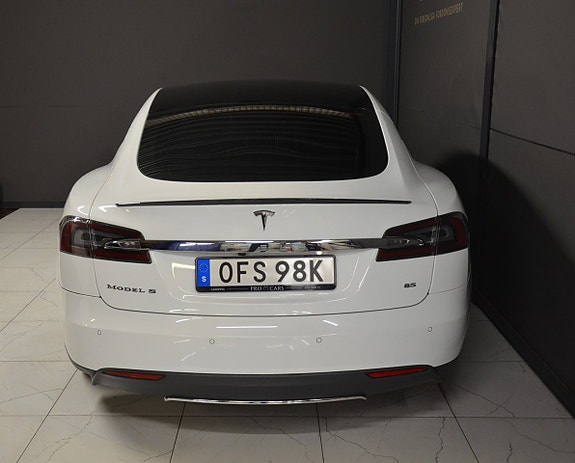Tesla Model S 3 of 5