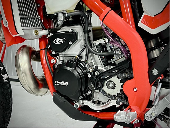 Beta RR X-Pro MY2025 Motard & Enduro LV-Reg FMF-pipa, 2h, Byte 9 of 12