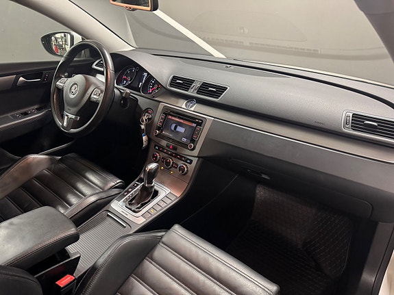 Volkswagen Passat 10 of 15