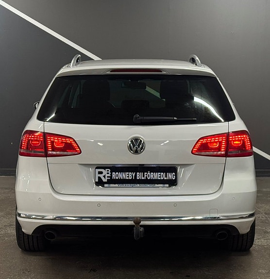 Volkswagen Passat 4 of 15