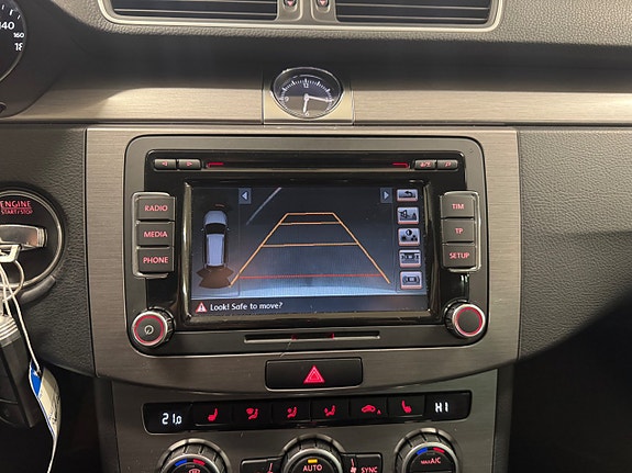 Volkswagen Passat 9 of 15