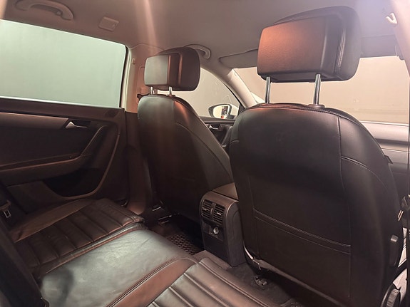 Volkswagen Passat 11 of 15