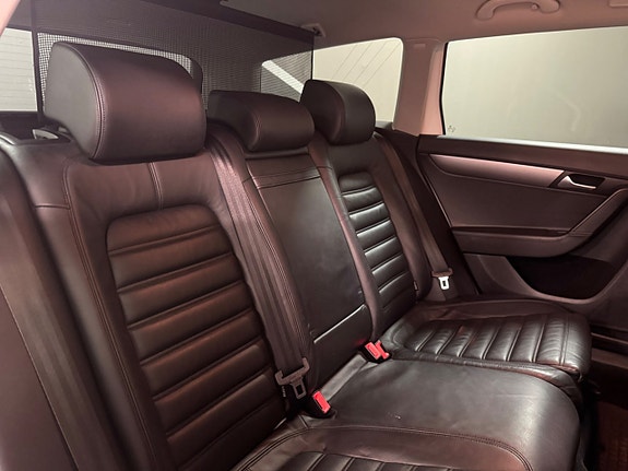 Volkswagen Passat 8 of 15