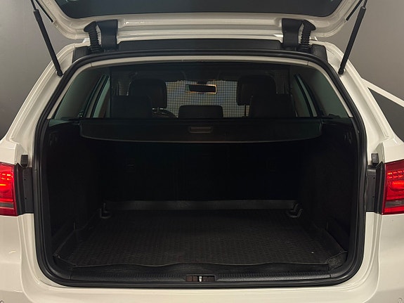 Volkswagen Passat 7 of 15