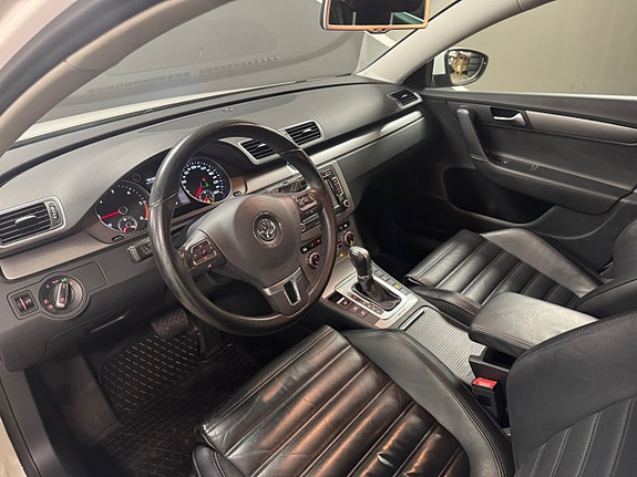 Volkswagen Passat 14 of 15