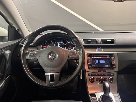 Volkswagen Passat 13 of 15