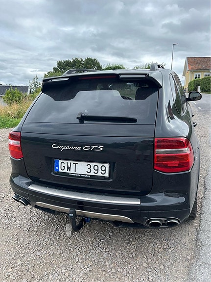 Porsche Cayenne 2 of 6