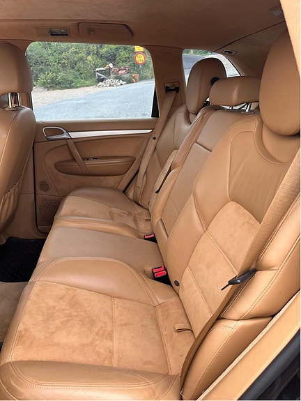 Porsche Cayenne 5 of 6