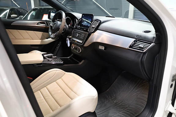 Mercedes-Benz GLE63 13 of 24