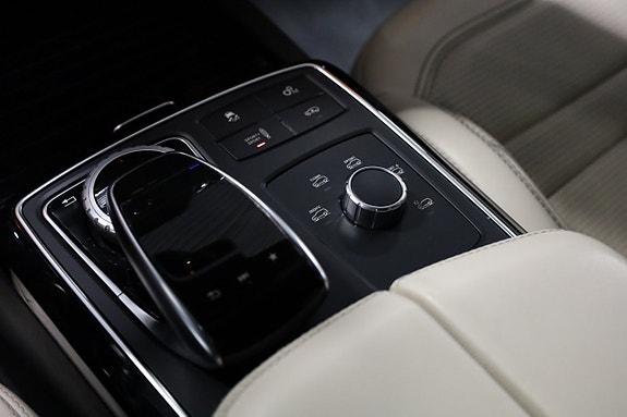 Mercedes-Benz GLE63 19 of 24