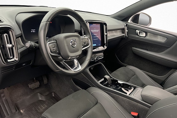 Volvo XC40 12 of 30