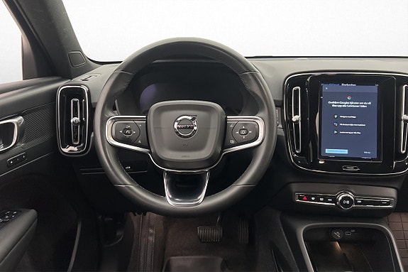 Volvo XC40 13 of 30
